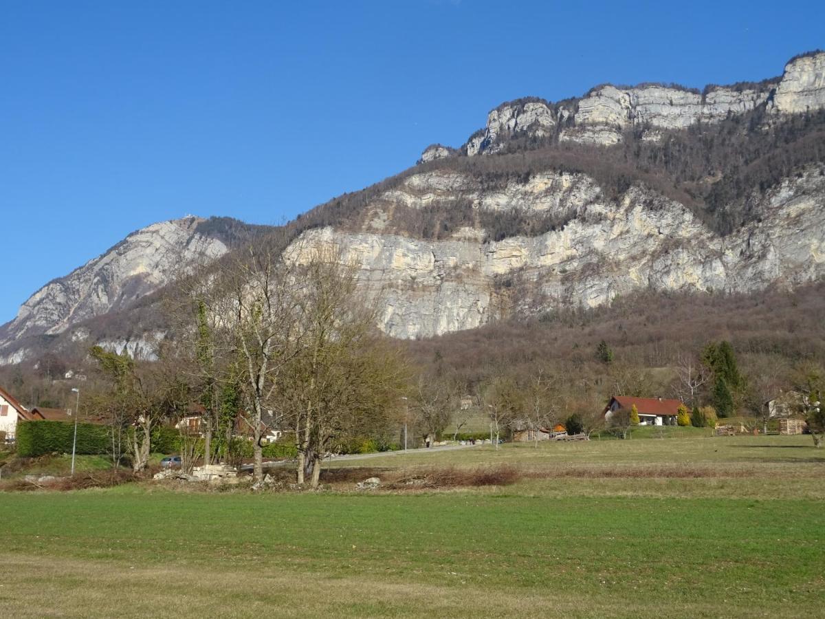Au Pied Du Pertuiset *